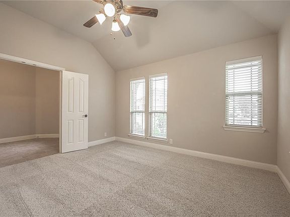 3rd image of 912 Longhorn Dr