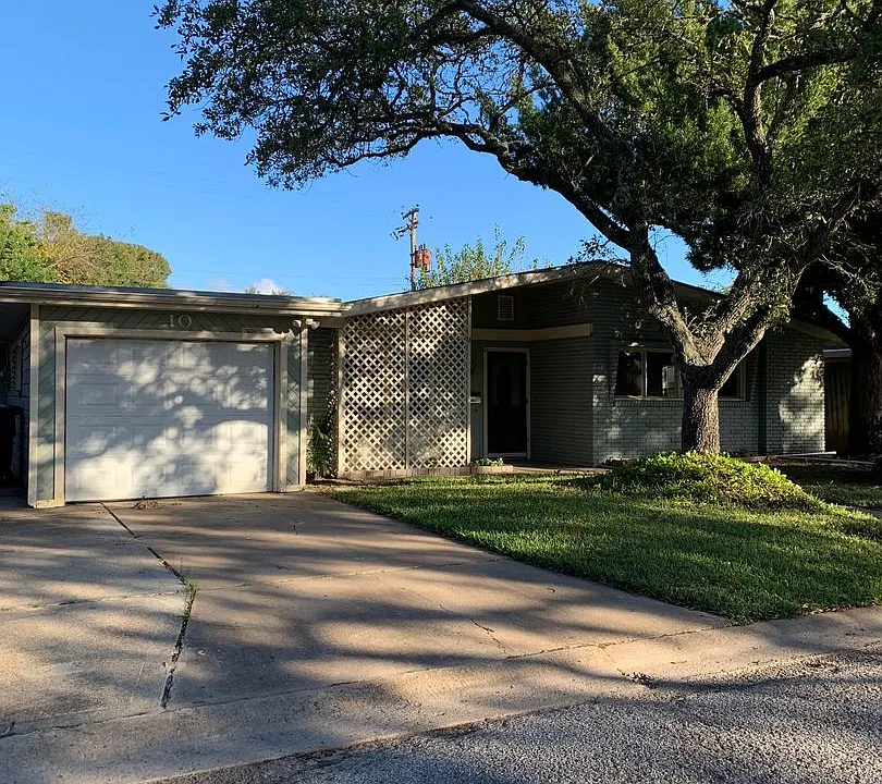 10 Maple Ln