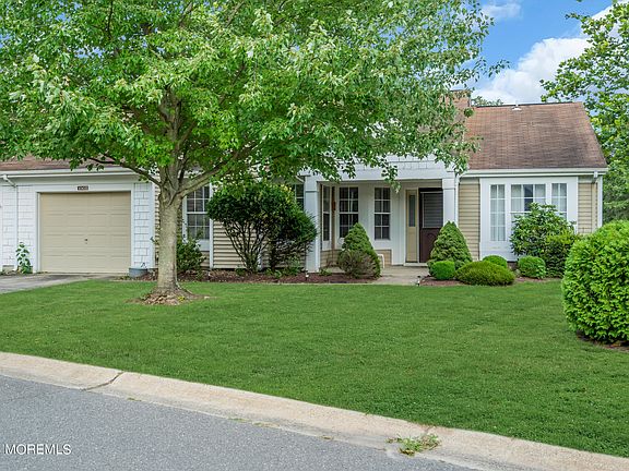 2nd image of 1061B Buckingham Drive