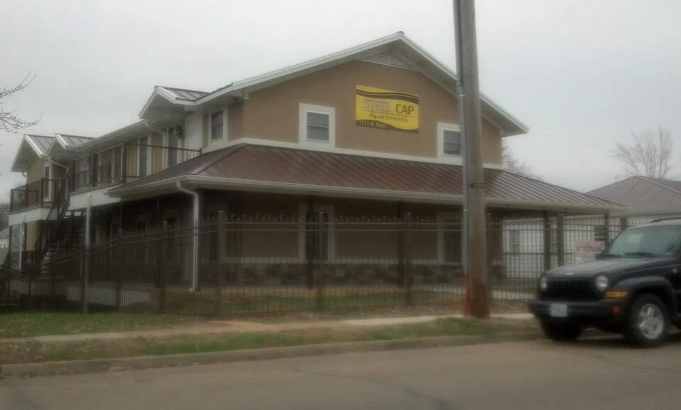N Main St