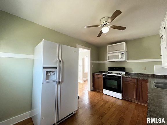 5th image of 613 E Lake Ave