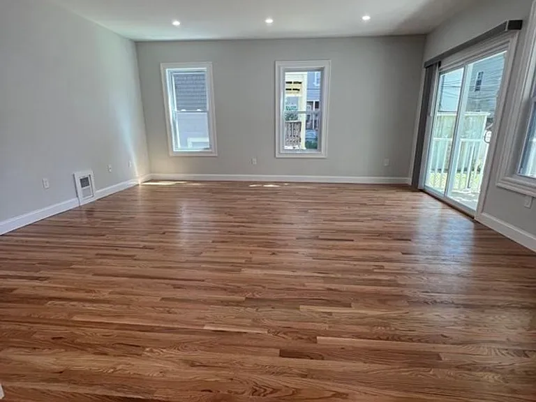 3-765 Columbia Rd — Photo 5
