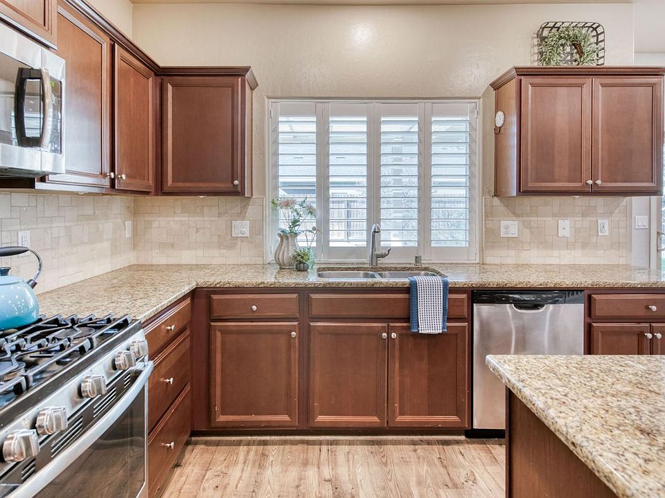10th image of 3341 N Pearwood Ave