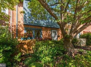 2198 Golf Course Dr, Reston, VA 20191