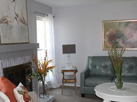 4th image of 42169 Gladwin Dr #281