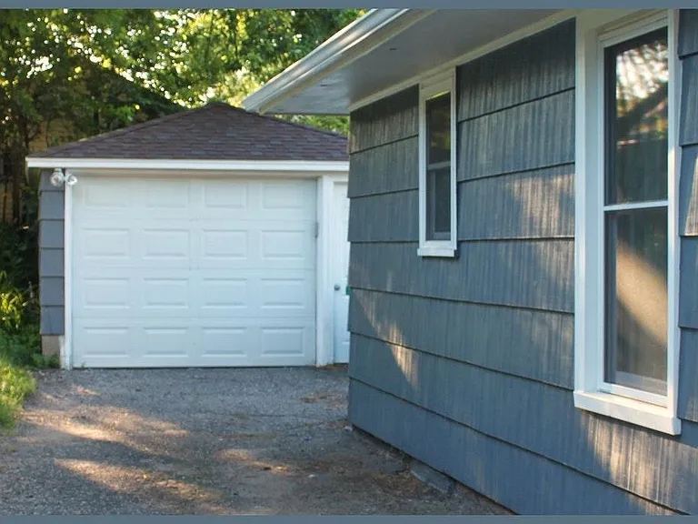 Single car garage