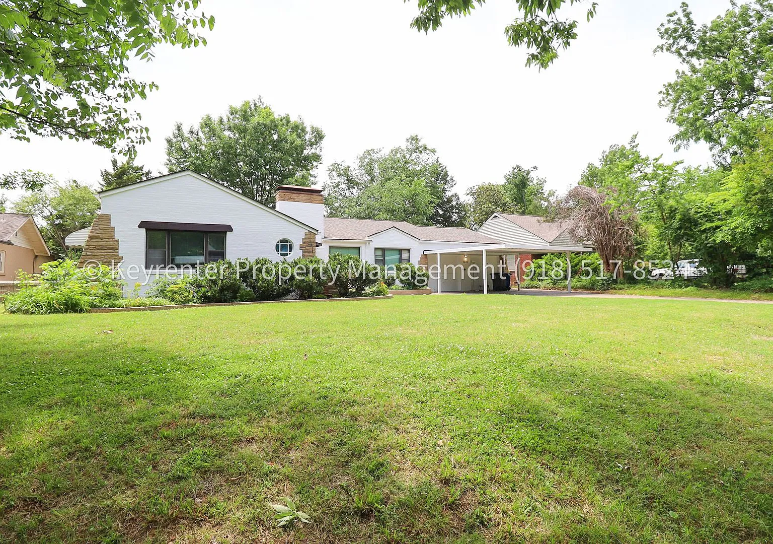 Beautifully Redone 3 Bedroom House! Available for Immediate Move in! — Photo 3
