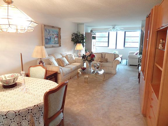 5th image of 10841 W Clairmont Cir #210