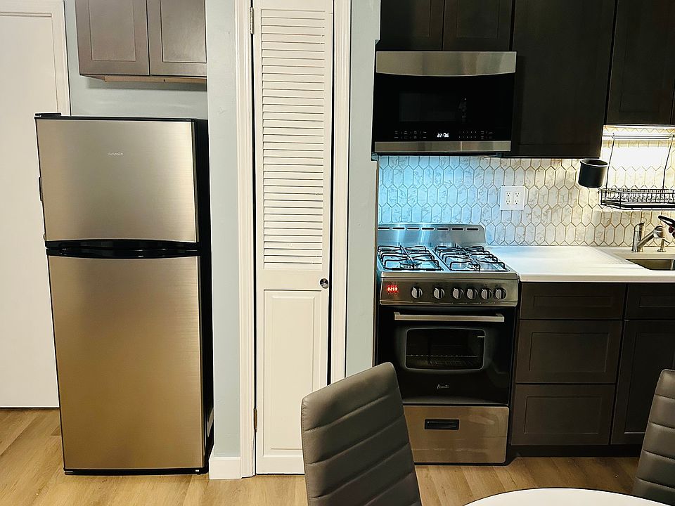 1st image of 638 Wesley Ave Unit 10