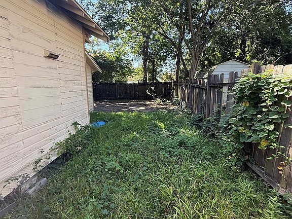 3rd image of 306 Ash Ln