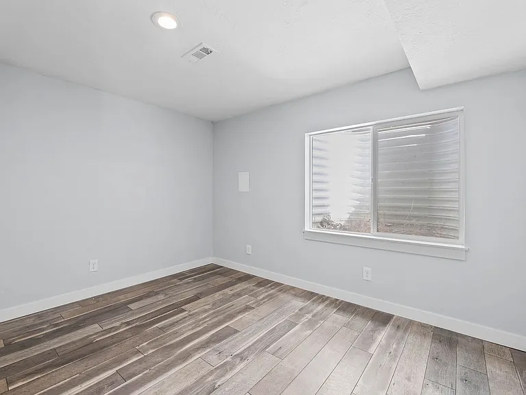1583 W Quailhill Rd — Photo 37