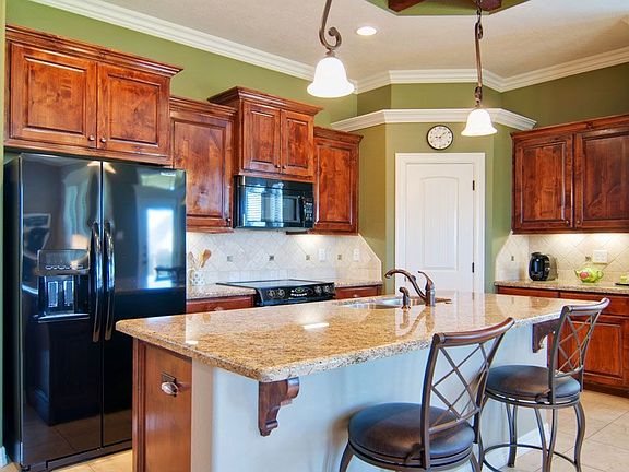 4th image of 4011 Merlemont Ct