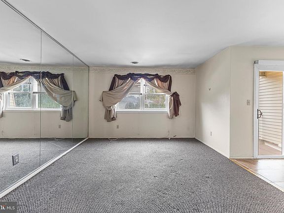 5th image of 24 Florence Tollgate Pl Unit 6