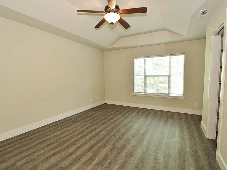3819 Grover St — Photo 13