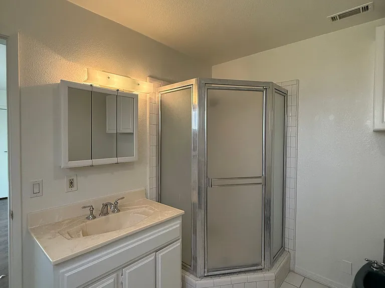1815 N Westwood Ave — Photo 10