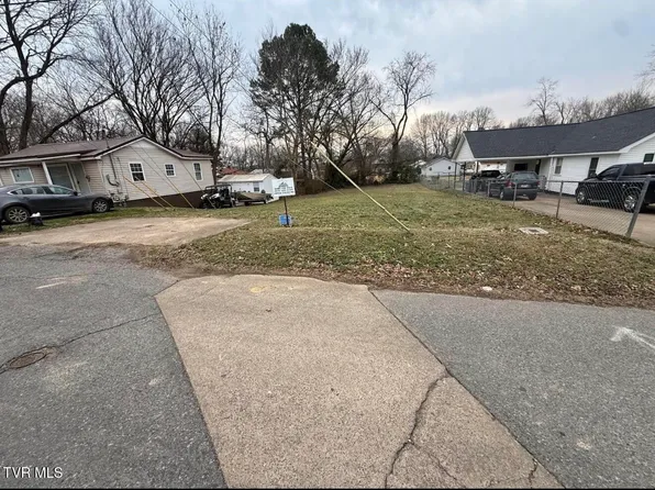1727 Browning St, Dyersburg, TN 38024