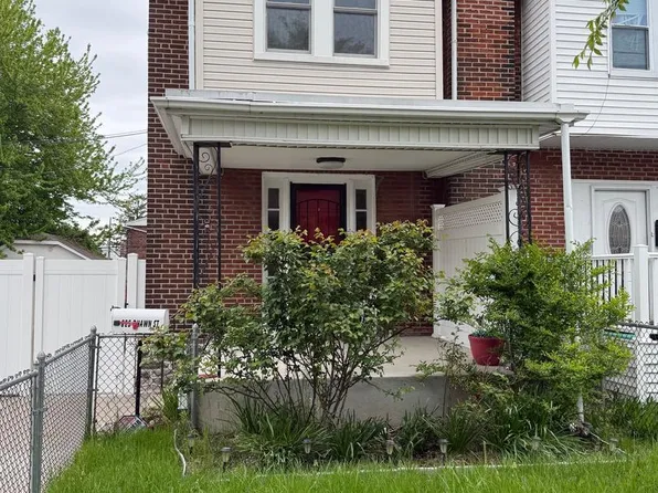 825 Rhawn St, Philadelphia, PA 19111
