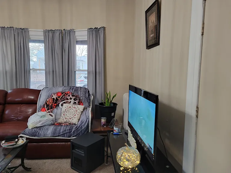 907 W 27th St #2 — Photo 7
