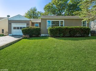 8915 Shady Ln, Wonder Lake, IL 60097