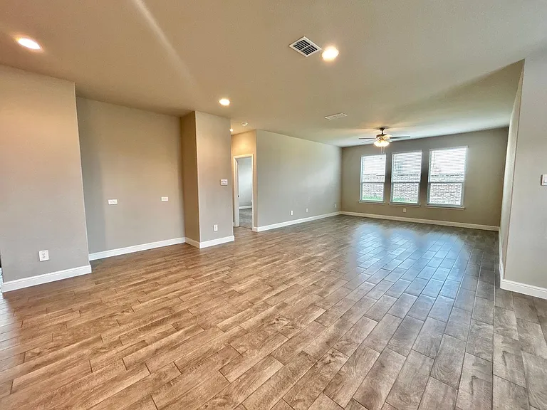 16028 Bronte Ln — Photo 10
