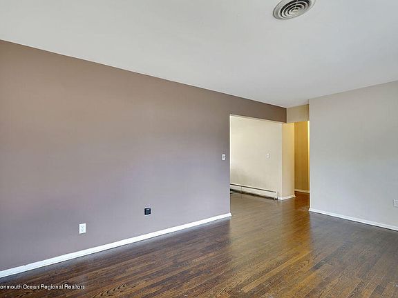 4th image of 20 Oakside Dr