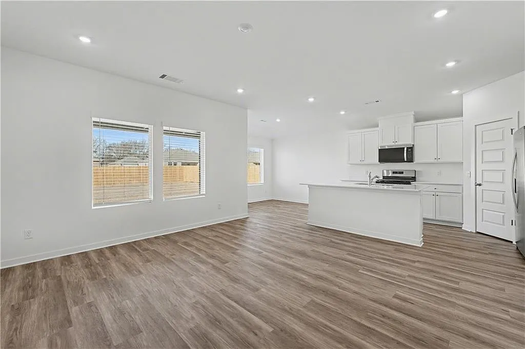 Spacious, open concept - 539 Colorado St