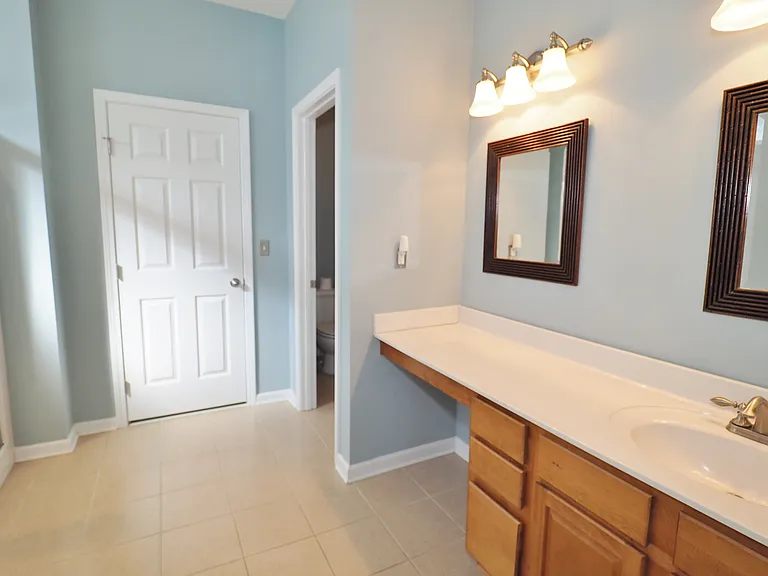 6860 Lakecrest Ct — Photo 18