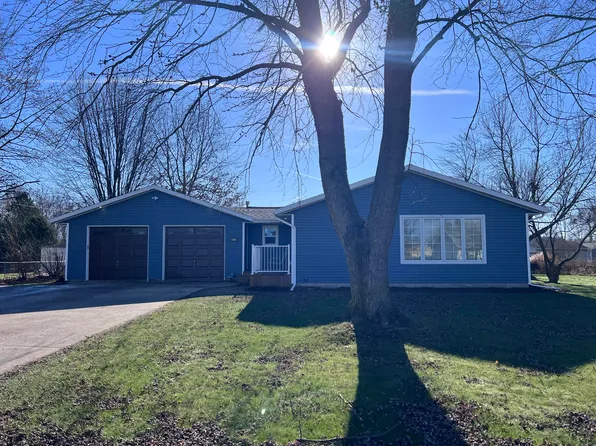 108 Lura St, Wanatah, IN 46390