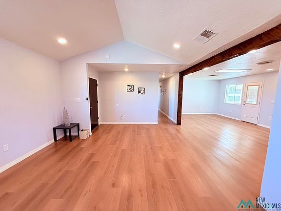 4th image of 920 Juniper St