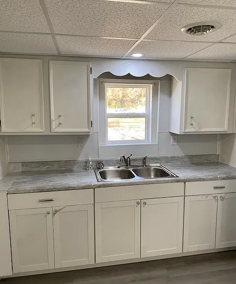 1129 Manor Ave — Photo 2
