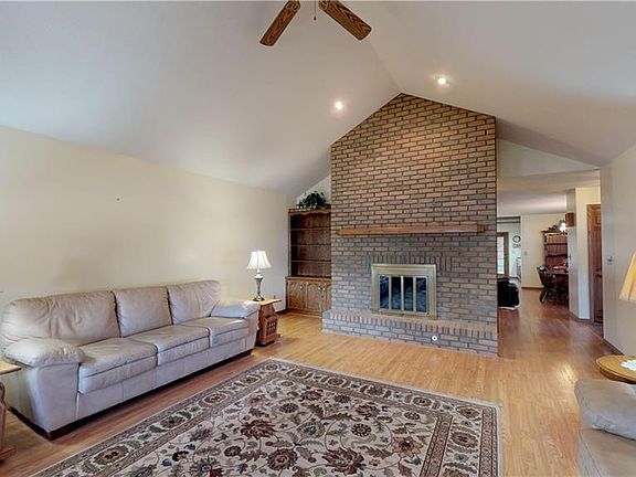 2nd image of 607 Wooster St