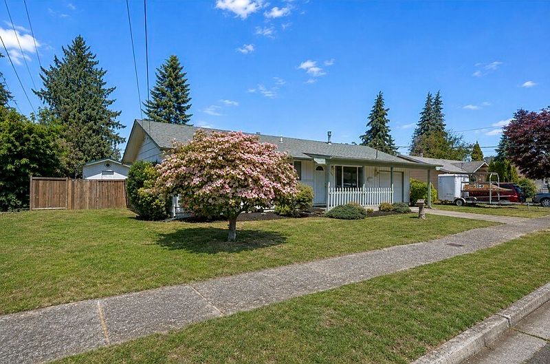 2nd image of 1005 20th Street SE