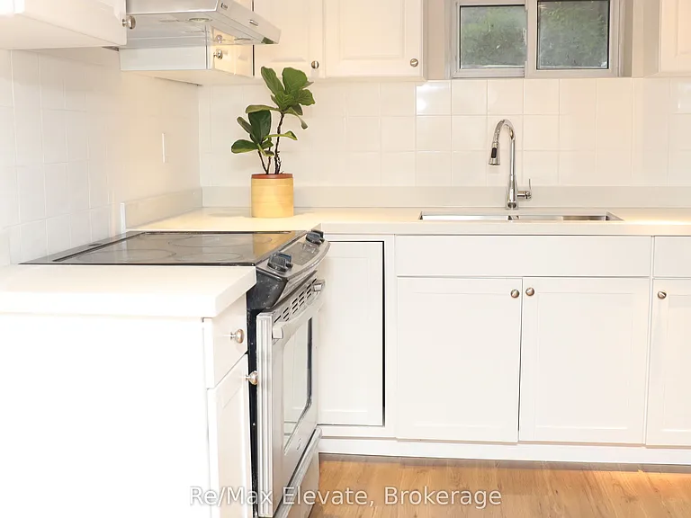 66 Woodgarden Cres #BASEMENT — Photo 5