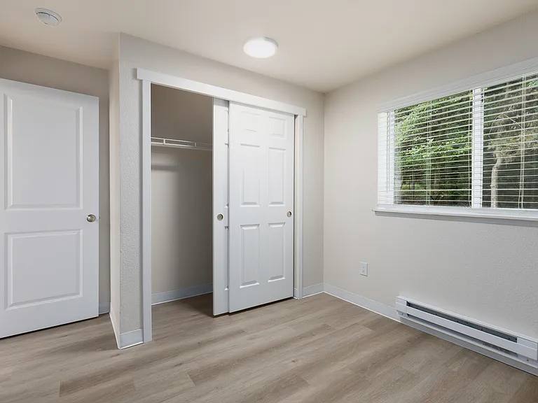 Westhampton Apartments — Photo 22