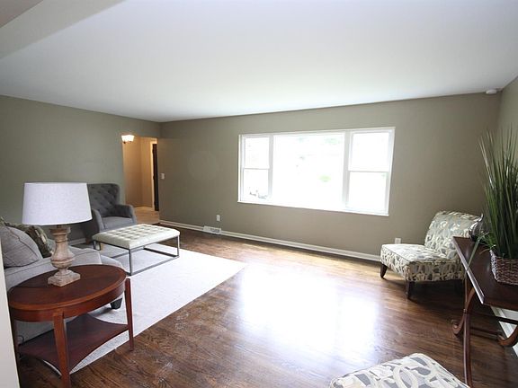4th image of 1009 Pinehollow Ln