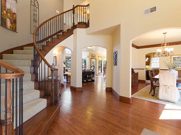4th image of 2908 Meadow Glen Dr