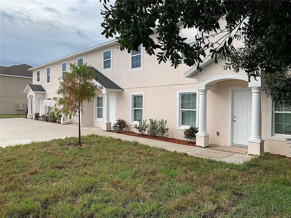 3 bed, 1270 sqft, $1,895 — Photo 2