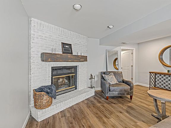 4th image of 9549 Hickory Ln
