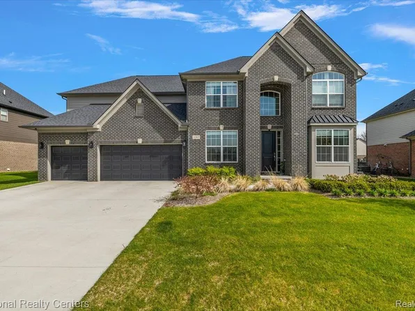 1283 Bloomingdale Dr, Troy, MI 48085