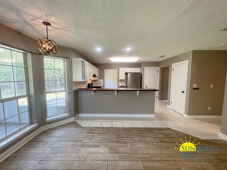 453 Forest Glen Pl — Photo 5