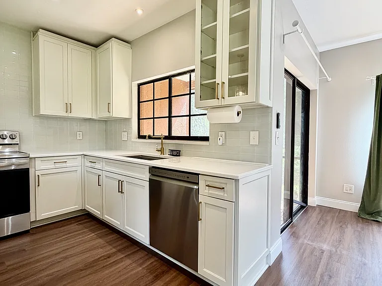 1050 Blackwater Dr #1 — Photo 11