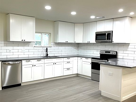 5th image of 7019 Darling St