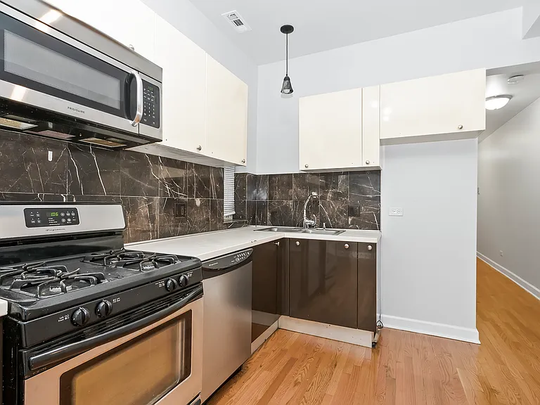 3700-3706 W Cermak Rd — Photo 20