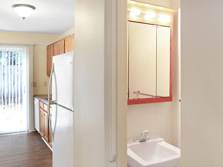 2455 Whitney Ct — Photo 9