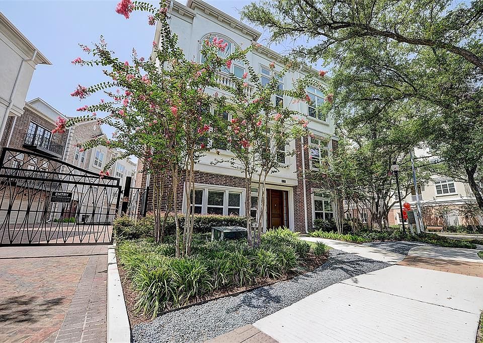 1st image of 3274 Las Palmas St