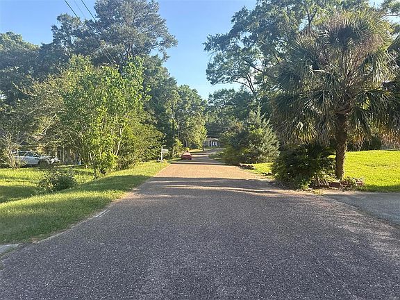 5th image of 2401 Sequoia Dr E