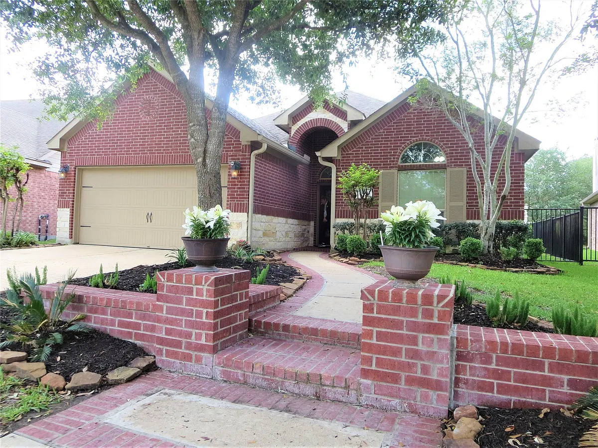 Photo 2 of 39 - 18911 Cove Mill Ln - Cypress, TX Building Photo - 18911 Cove Mill Ln