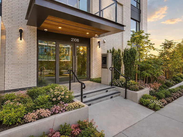 2108 W 16th Ave — Photo 15