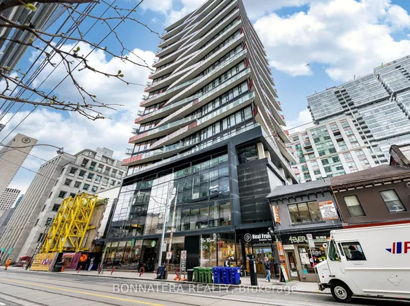 215 Queen St W Unit 1110, Toronto, ON M5V 1Z4