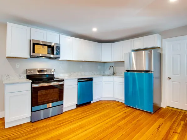 16 Market St #16, Foxboro, MA 02035
